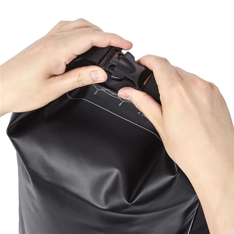 Spigen Aqua Shield vodootporna torba 20 L + dodatna 2 L - crna — Spigen Aqua Shield vodootporna torba 20 L + dodatna 2 L - crna